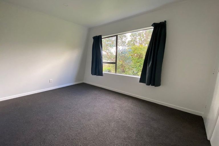 Photo of property in 64 Churton Drive, Churton Park, Wellington, 6037