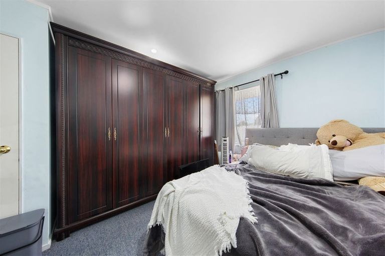 Photo of property in 16 Frank Bunce Grove, Flat Bush, Auckland, 2019