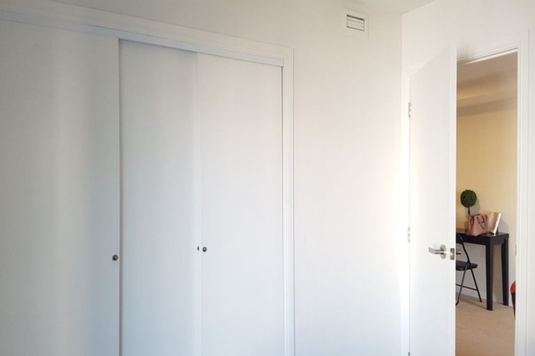 Photo of property in 2/37 Shakespeare Road, Milford, Auckland, 0620