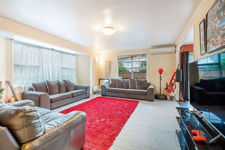 Photo of property in 53 Donovan Avenue, Massey, Auckland, 0614