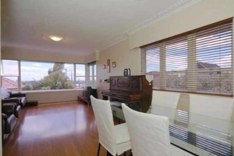 Photo of property in 77 Ocean View Road, Hillcrest, Auckland, 0627