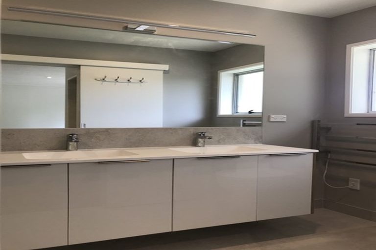 Photo of property in 79 Tawa Road, Kumeu, 0891