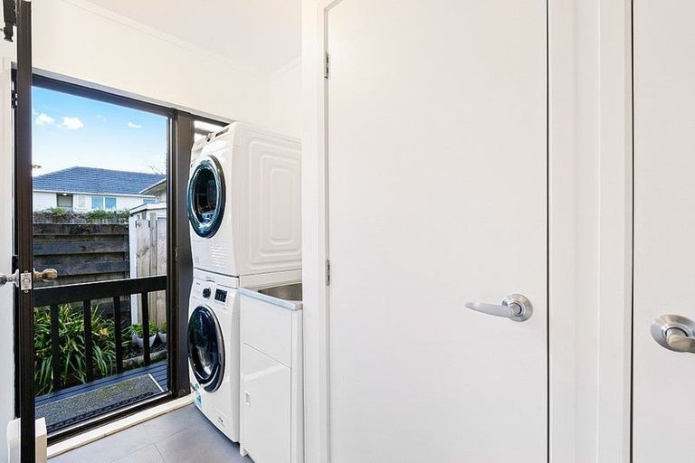 Photo of property in 2/7 Eskdale Road, Birkdale, Auckland, 0626