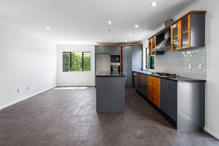 Photo of property in 35 Kestev Drive, Flat Bush, Auckland, 2016