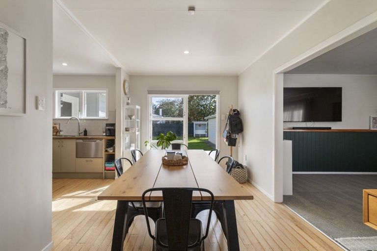 Photo of property in 18 Tararua Terrace, Cloverlea, Palmerston North, 4412
