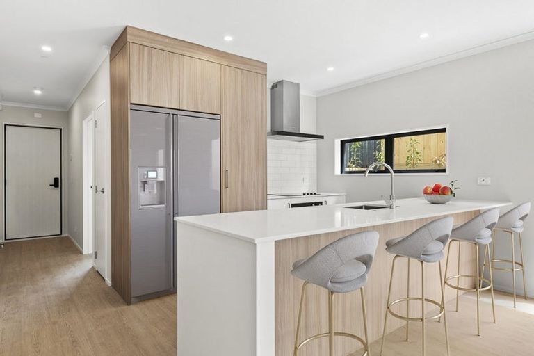Photo of property in 1/3 Parapara Place, Albany, 0632