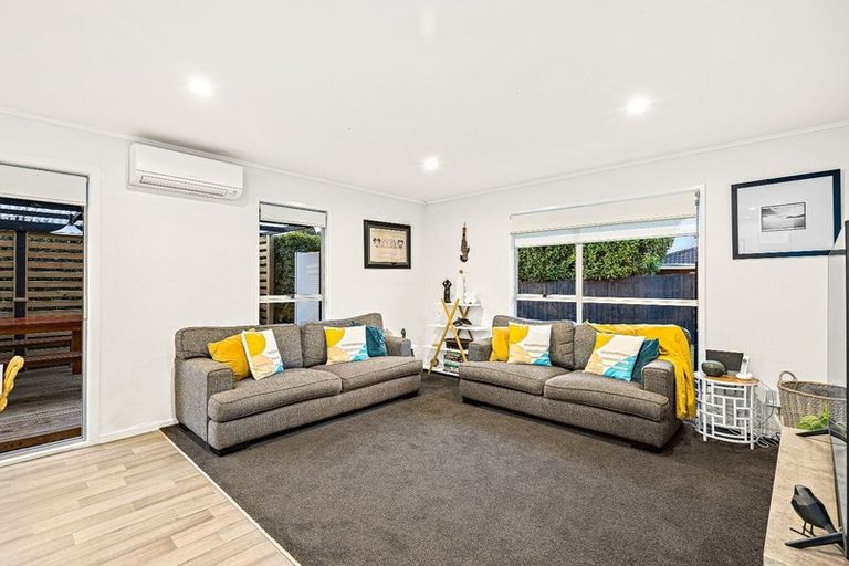Photo of property in 160 Colwill Road, Massey, Auckland, 0614