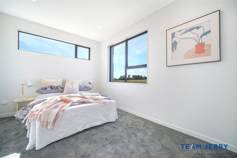 Photo of property in 1 Heketara Way, Massey, 0614