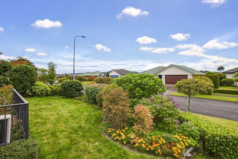 Photo of property in 4 Cranbrook Grove, Waikanae, 5036