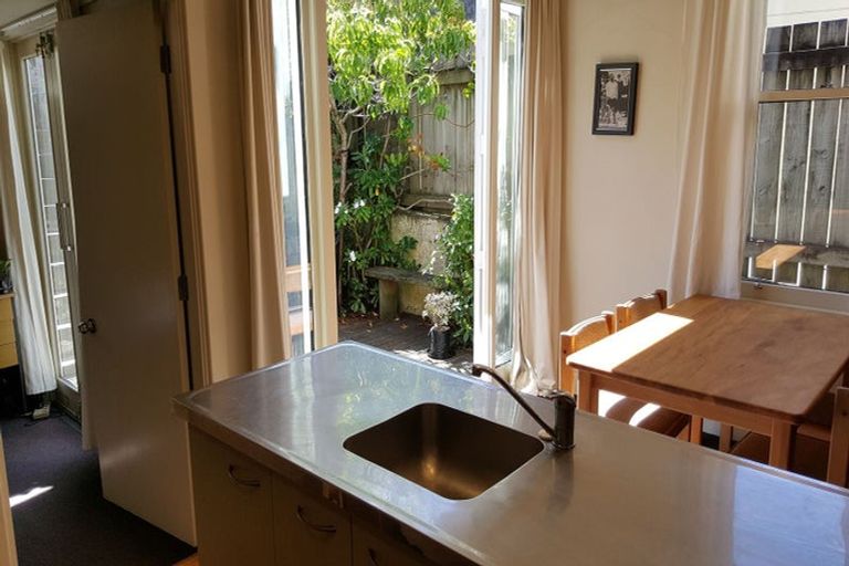 Photo of property in 102 Wallace Street, Mount Cook, Wellington, 6021