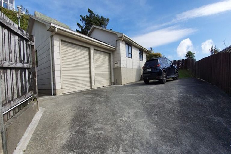 Photo of property in 20 Rice Crescent, Newlands, Wellington, 6037