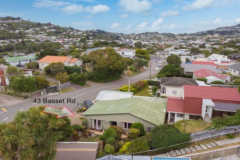 Photo of property in 43 Bassett Road, Johnsonville, Wellington, 6037