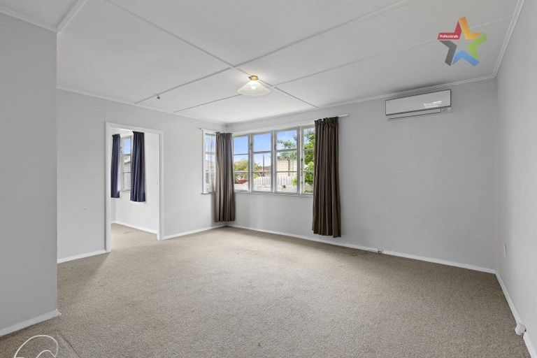 Photo of property in 10 Atiawa Crescent, Waiwhetu, Lower Hutt, 5010