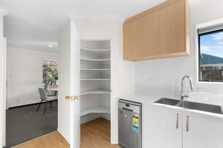 Photo of property in 32 Montclare Avenue, Avonhead, Christchurch, 8042