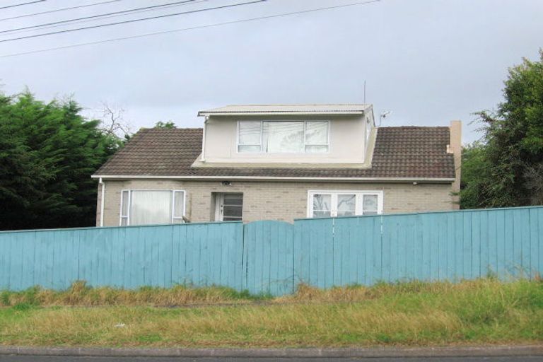Photo of property in 1/20 Kamara Road, Glen Eden, Auckland, 0602