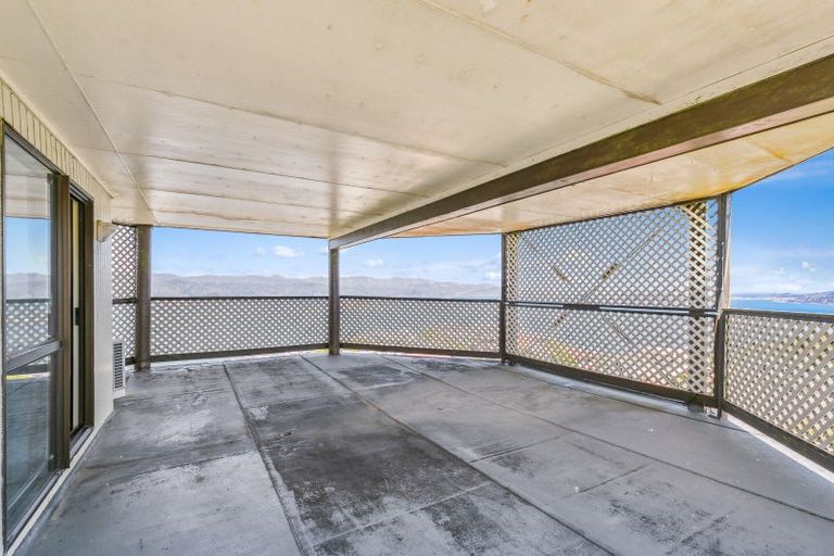 Photo of property in 20 Sunhaven Drive, Newlands, Wellington, 6037