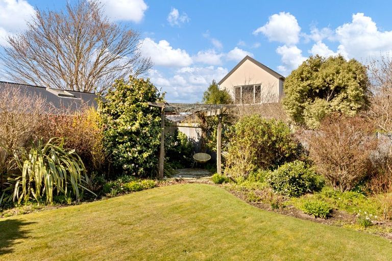 Photo of property in 25 Derrett Place, Saint Martins, Christchurch, 8022