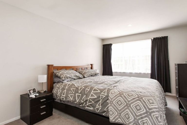 Photo of property in 35 Lowry Avenue, Redwood, Christchurch, 8051
