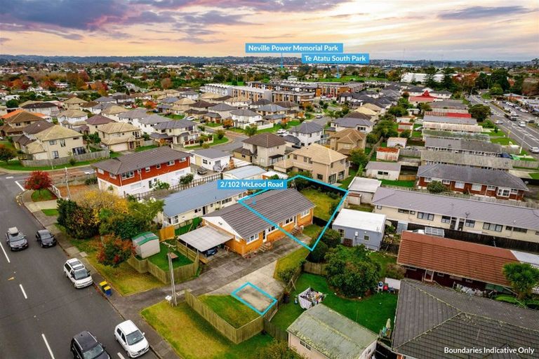 Photo of property in 2/102 Mcleod Road, Te Atatu South, Auckland, 0610