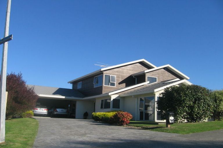 Photo of property in 70 Joseph Banks Drive, Whitby, Porirua, 5024