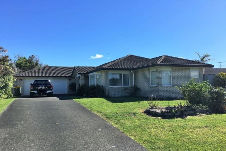 Photo of property in 10 Newry Close, East Tamaki Heights, Auckland, 2016