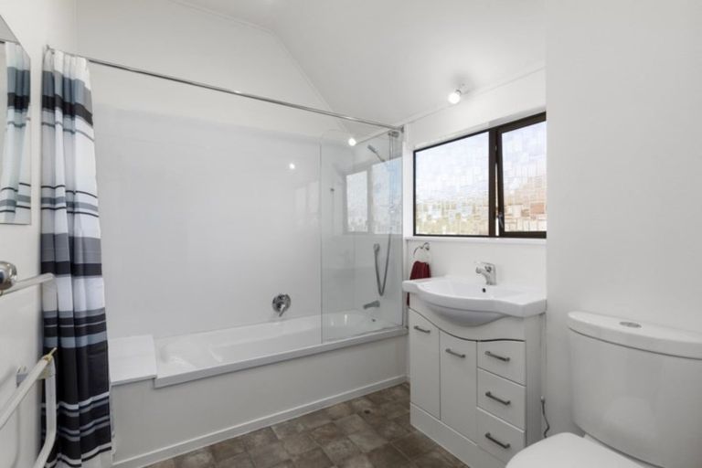 Photo of property in 17-u2 Randwick Crescent, Moera, Lower Hutt, 5010