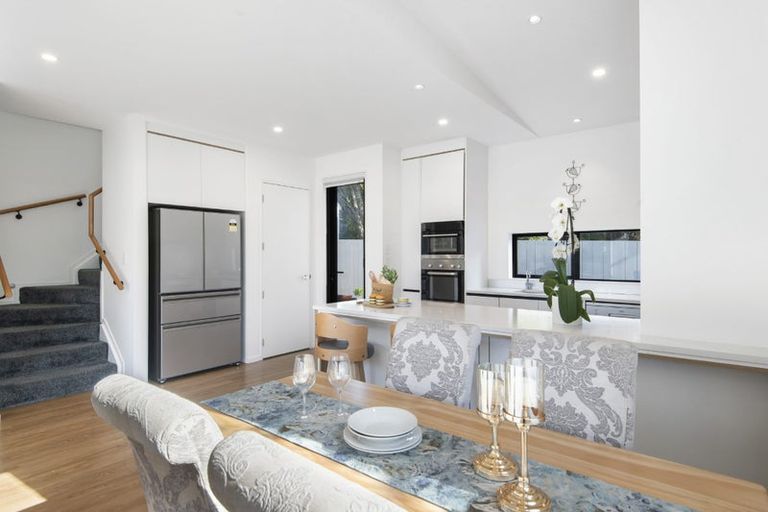 Photo of property in 61b Knights Road, Rothesay Bay, Auckland, 0630