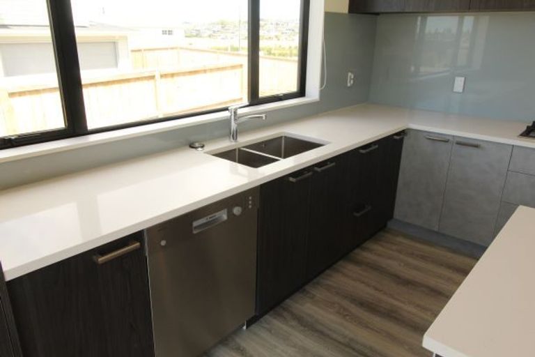 Photo of property in 79 Maka Terrace, Orewa, 0931