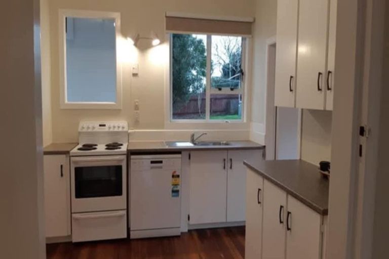 Photo of property in 26 Paynters Avenue, Strandon, New Plymouth, 4312