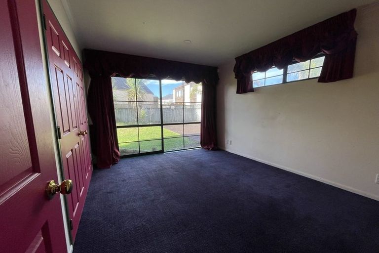 Photo of property in 9 Vinograd Drive, Te Atatu Peninsula, Auckland, 0610