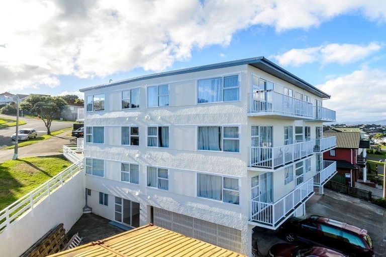 Photo of property in 32u8 Akaroa Drive, Maupuia, Wellington, 6022