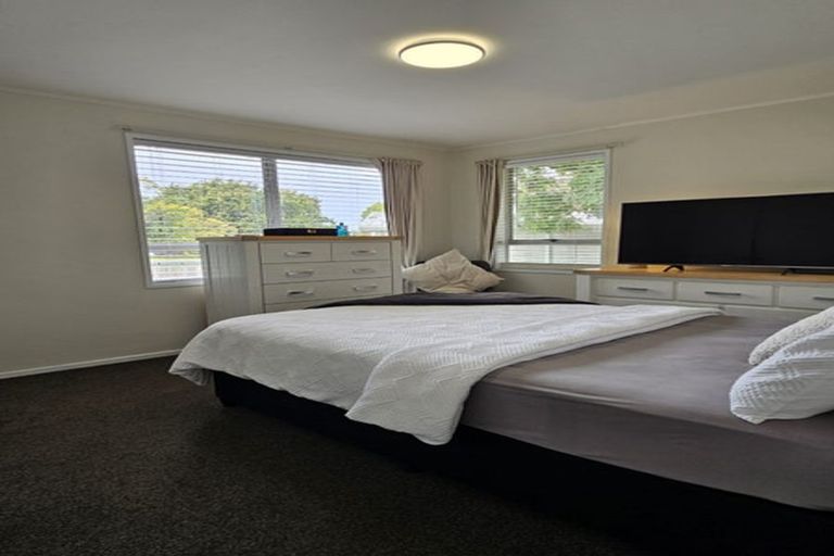 Photo of property in 30 Hyperion Drive, Randwick Park, Auckland, 2105