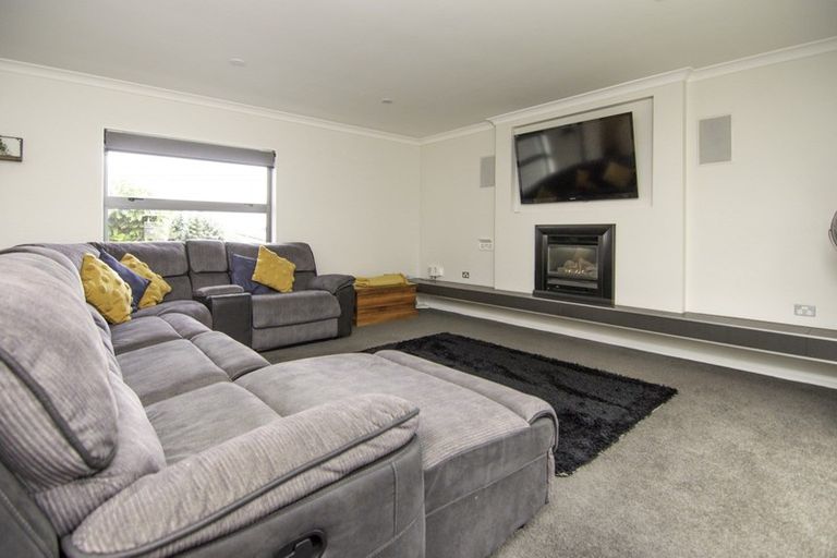 Photo of property in 26 Pegasus Place, Kelvin Grove, Palmerston North, 4414