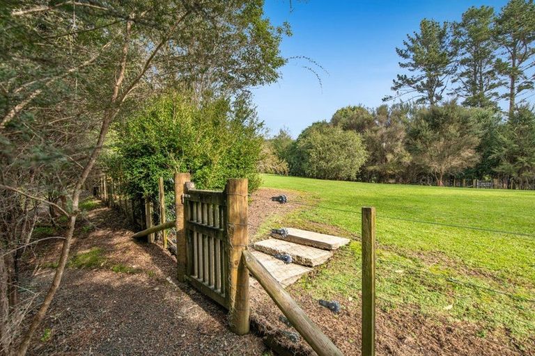 Photo of property in 42 Manuka Grove, Helensville, 0875