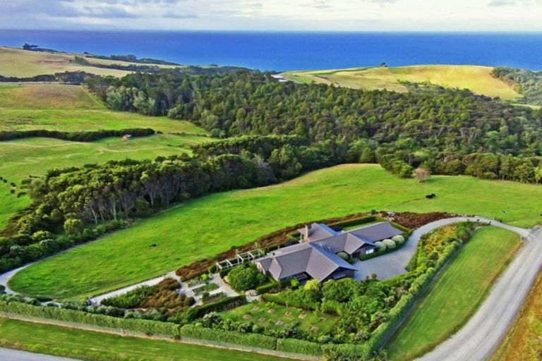 Photo of property in 167 Cape Rodney Road, Leigh, 0985