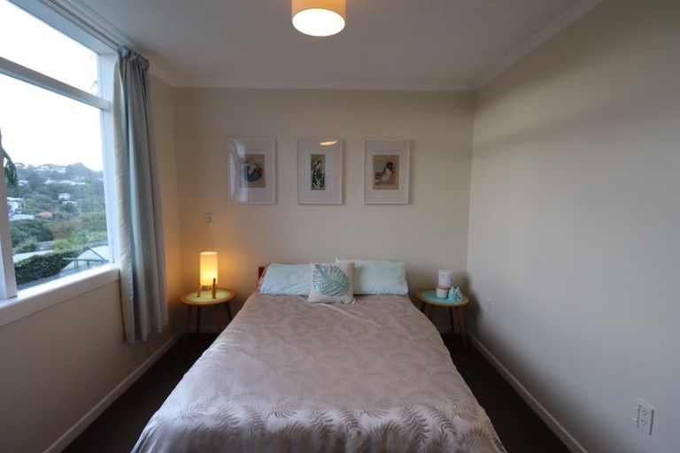 Photo of property in 7 Innes Way, Newlands, Wellington, 6037