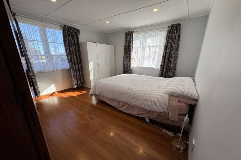 Photo of property in 30 Broadway Street, Martinborough, 5711