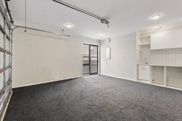 Photo of property in 18 Oyster Drive, Whenuapai, 0618