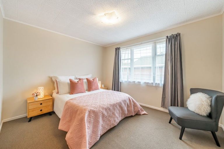 Photo of property in 1/6 Oxford Crescent, Ebdentown, Upper Hutt, 5018