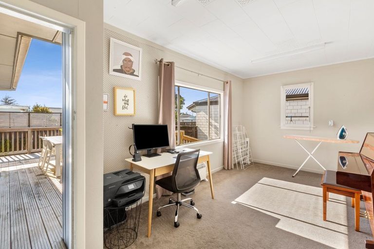 Photo of property in 157 Mangorei Road, Merrilands, New Plymouth, 4312