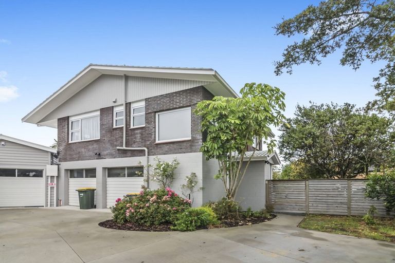 Photo of property in 30a Geoffrey Road, Torbay, Auckland, 0630