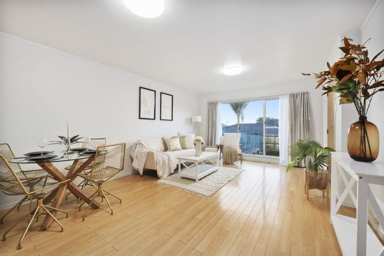 Photo of property in 2/43 Rimu Street, New Lynn, Auckland, 0600