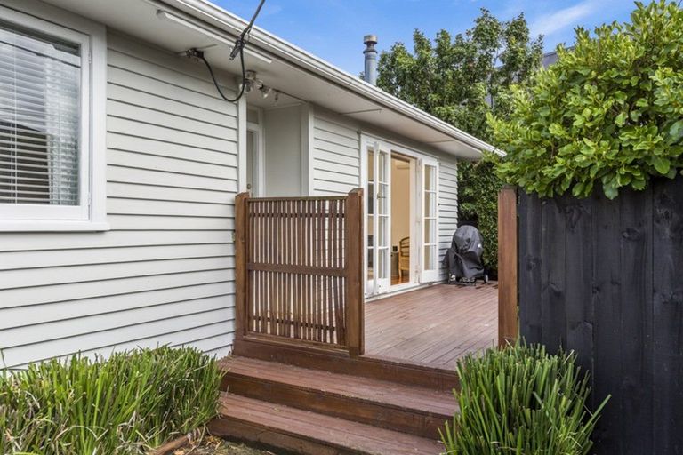 Photo of property in 22 Karamu Street, Te Atatu Peninsula, Auckland, 0610