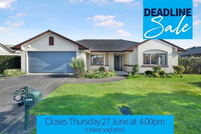 Photo of property in 4 Russett Grove, Henderson, Auckland, 0612