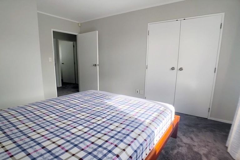 Photo of property in 2/3 Sevilla Place, Unsworth Heights, Auckland, 0632