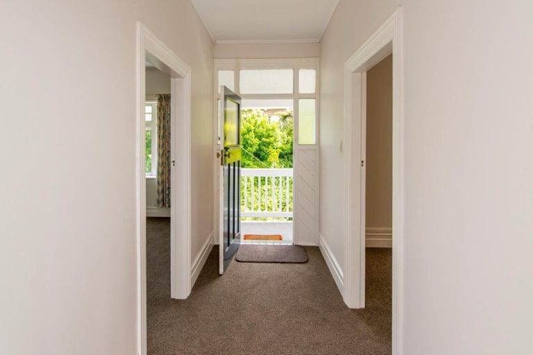 Photo of property in 10 Governor Road, Northland, Wellington, 6012
