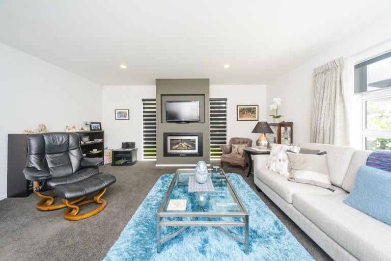 Photo of property in 3 Levi Place, Kelvin Grove, Palmerston North, 4414