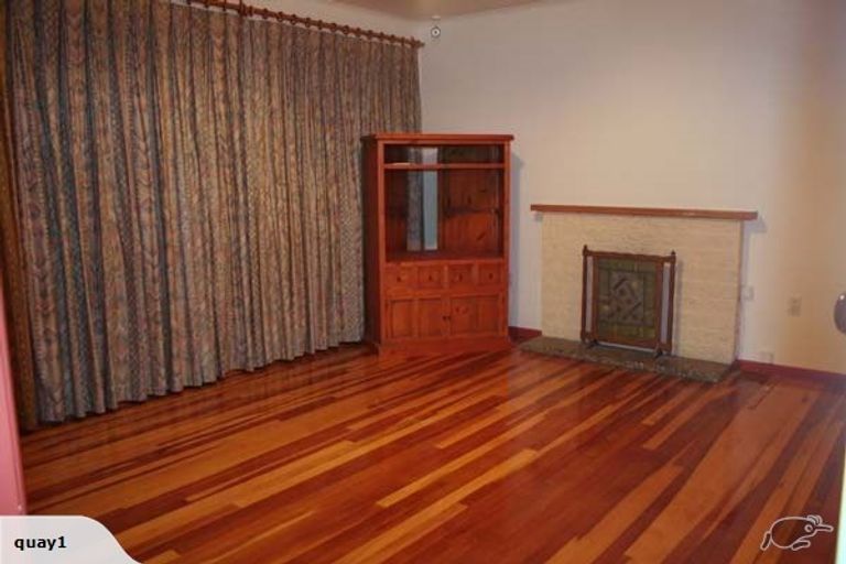 Photo of property in 25 Montreal Grove, Kingston, Wellington, 6021