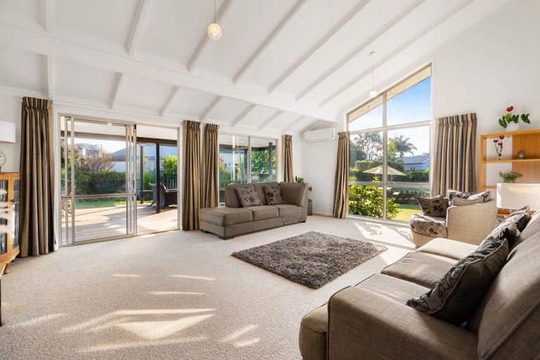 Photo of property in 11 Holyrood Street, Taradale, Napier, 4112