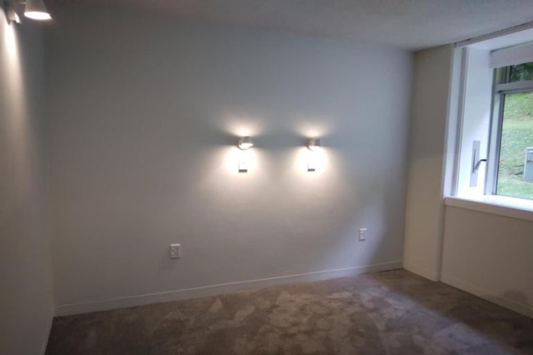 Photo of property in Jerningham Apartments, 20 Oriental Terrace, Oriental Bay, Wellington, 6011